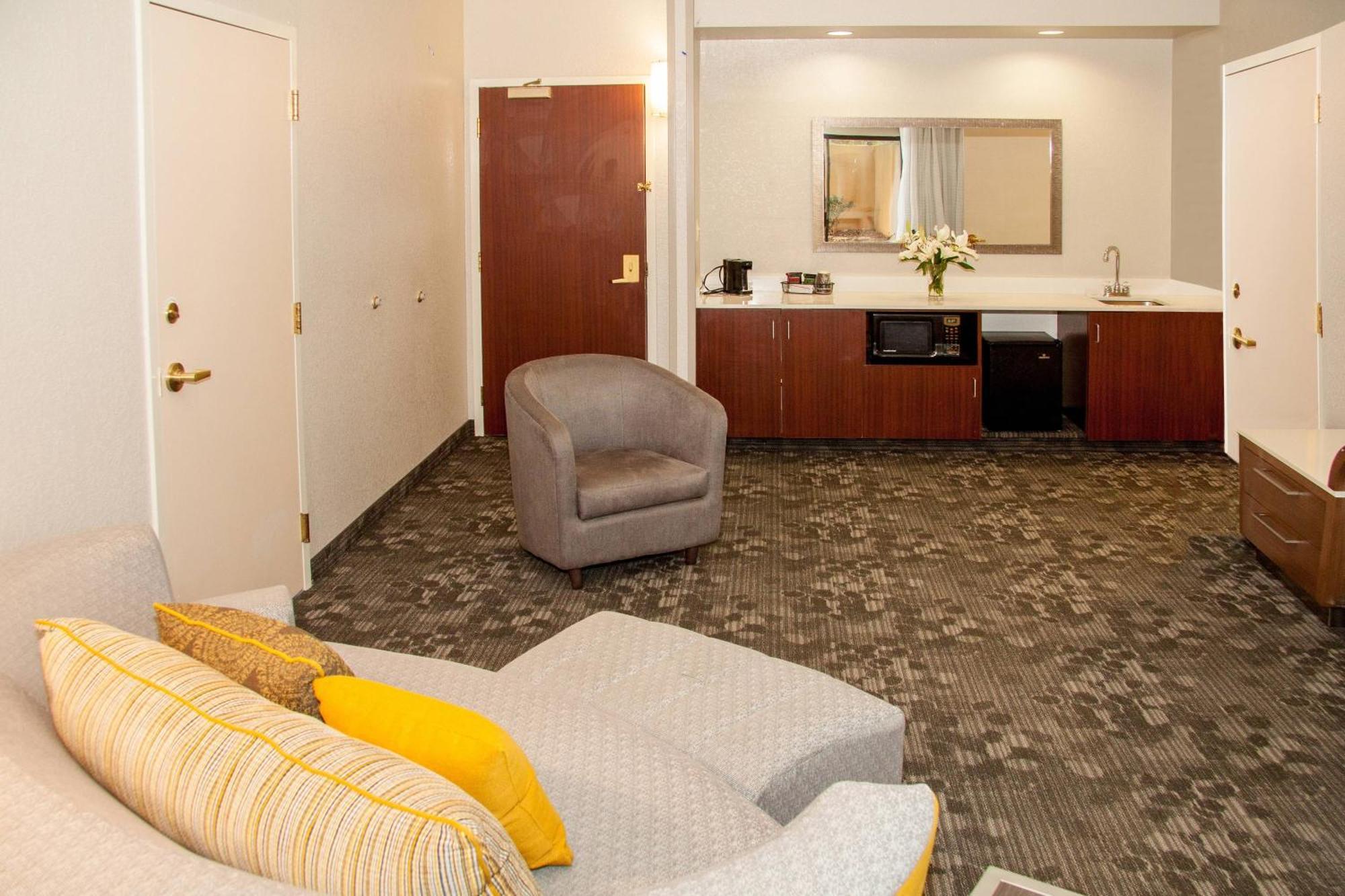 Courtyard By Marriott Rocky Mount Hotel Exterior photo