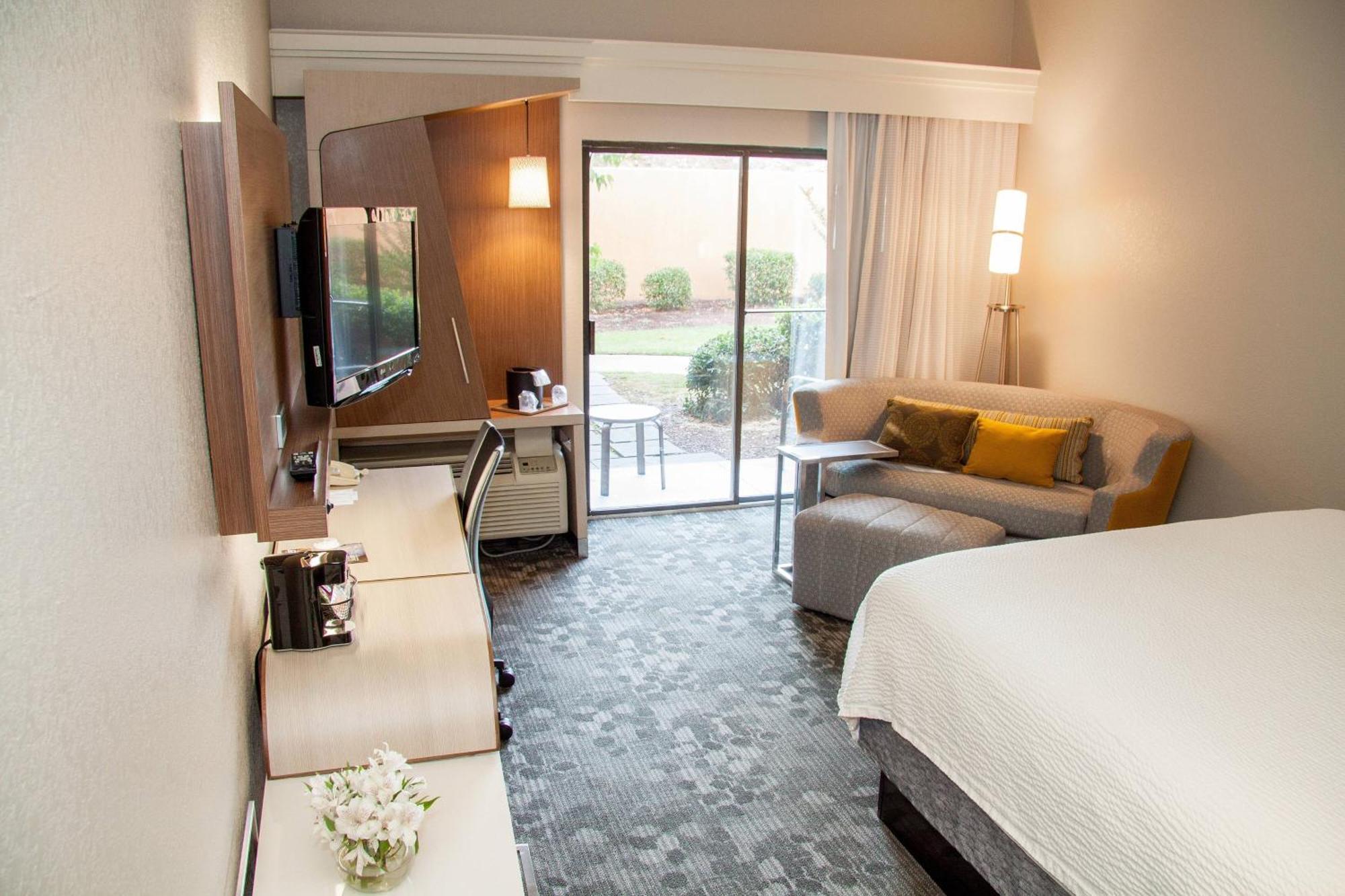 Courtyard By Marriott Rocky Mount Hotel Exterior photo